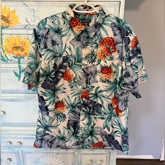 ⭐️B2G1⭐️ VAN HEUSEN PINEAPPLE FLORAL HAWAIIAN SHIRT - Picture 1 of 5